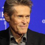 El actor estadounidense Willem Dafoe posa a su llegada a la ceremonia de premiación del Festival Internacional de Cine de Palm Springs, el 4 de enero de 2024 en el Centro de Convenciones de Palm Springs, California (Estados Unidos). EFE/EPA/NINA PROMMER