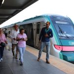 Pasajeros abordan el Tren Maya en la estación Valladolid, el 14 de enero de 2024 en el estado de Yucatán (México). EFE/Lourdes Cruz