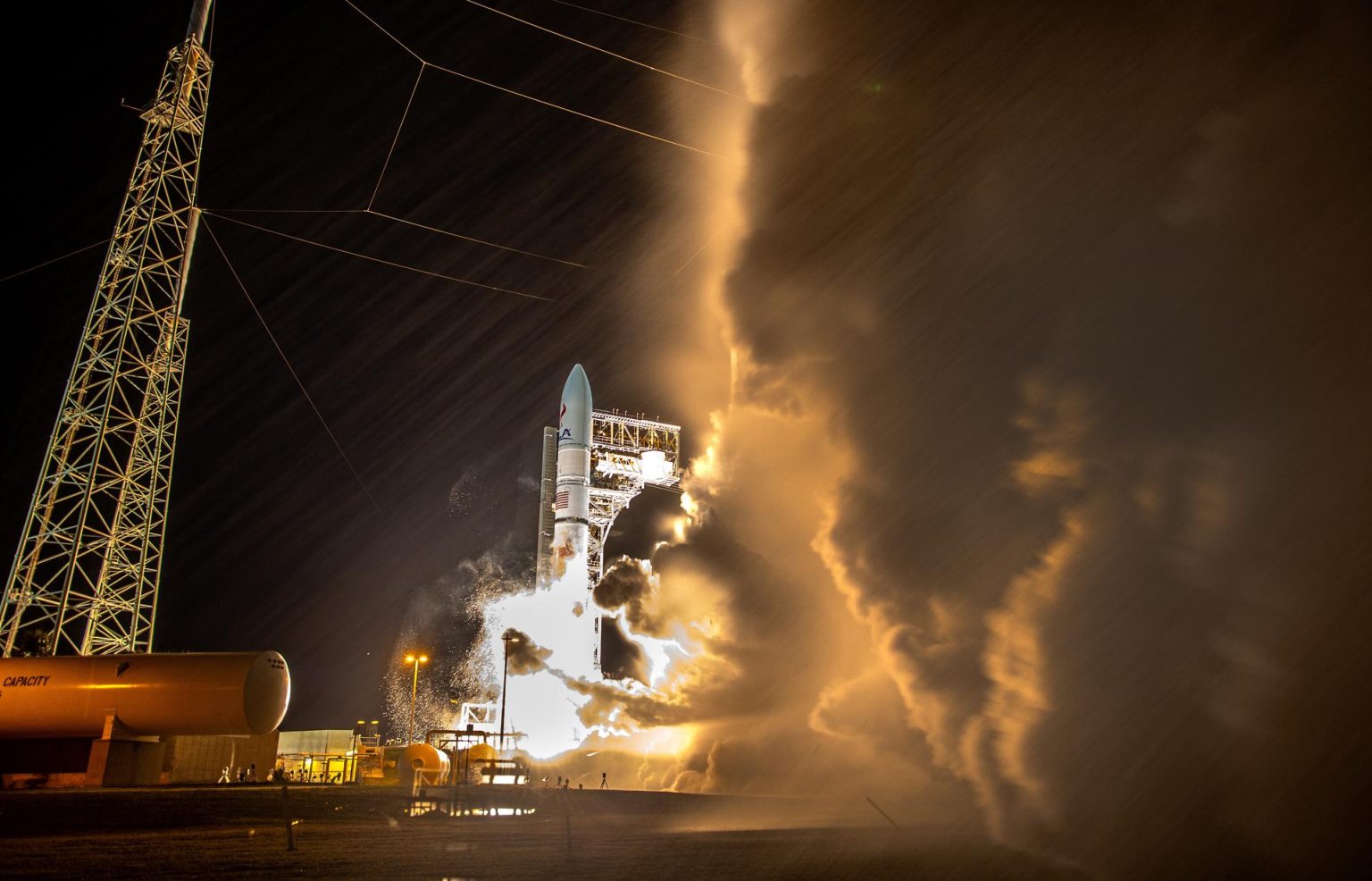 El cohete Vulcan Centaur de United Launch Alliance, parte de la Misión Peregrine One de Astrobotic, despega del complejo de lanzamiento espacial en el Centro Espacial Kennedy en Merritt Island, Florida. Imagen de archivo1. EFE/CRISTÓBAL HERRERA-ULASHKEVICH