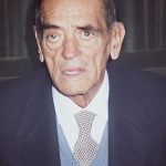 Fotografía de archivo de marzo de 1980 donde aparece el director de cine español Luis Buñuel en una instantánea durante la recepción de la Medalla de Oro de la Universidad Complutense en Madrid (España). EFE/ ARCHIVO