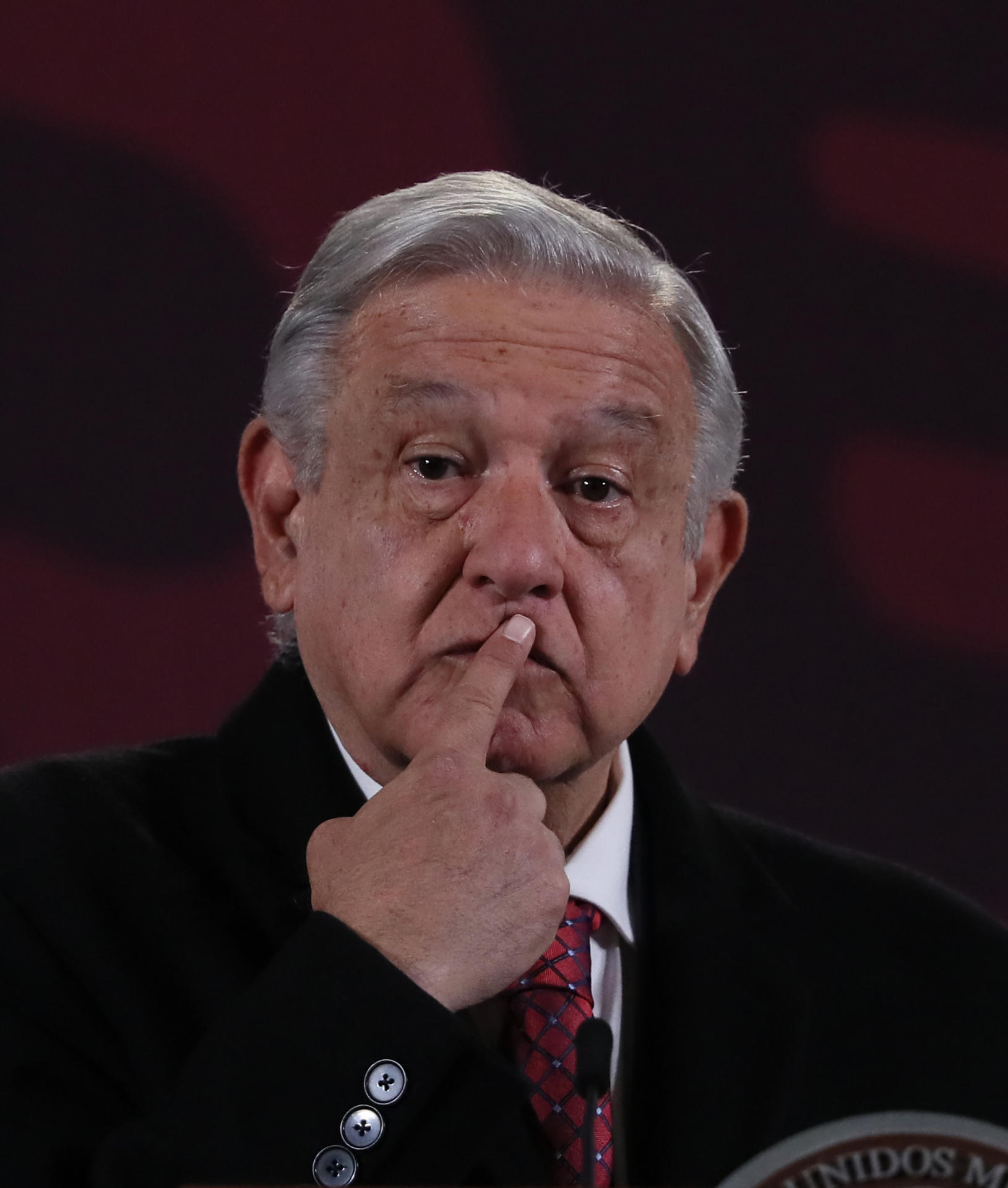 El presidente de México, Andrés Manuel López Obrador, habla durante su conferencia de prensa matutina hoy, en el Palacio Nacional en la Ciudad de México (México). EFE/ Mario Guzmán
