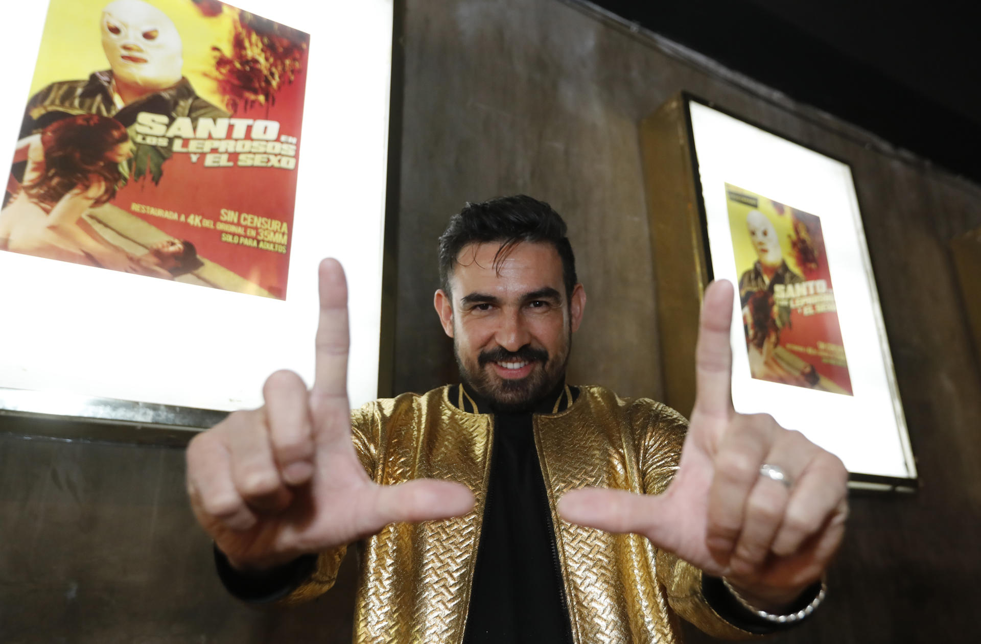 El director y productor mexicano-estadounidense Moisés Zamora, posa durante una conferencia hoy, en el Cine Tonalá de la Ciudad de México (México). EFE/Mario Guzmán
