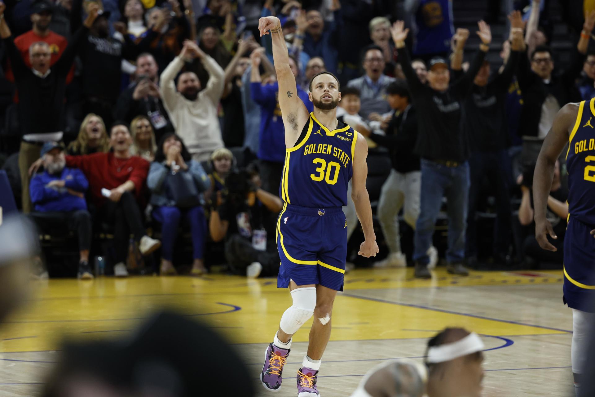 Stephen Curry de los Golden State Warriors en acción frente a Los Ángeles Lakers en el Chase Center, en San Francisco, California (EE.UU.), este 27 de enero de 2024. EFE/EPA/John G. Mabanglo
