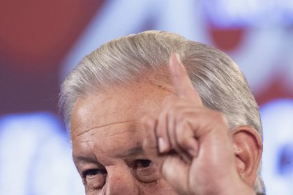 El presidente de México, Andrés Manuel López Obrador, habla durante su conferencia de prensa matutina hoy, en el Palacio Nacional de Ciudad de México (México). EFE/ Isaac Esquivel