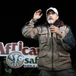 Frank Camacho, director general del zoológico Africam Safari, habla sobre la llegada de la jirafa Benito al parque de conservación, hoy, en Puebla (México). EFE/ Hilda Ríos