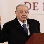 El presidente de México, Andrés Manuel López Obrador, habla durante su conferencia de prensa matutina hoy, en el Palacio Nacional en la Ciudad de México (México). EFE/ José Méndez