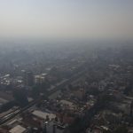 Fotografía tomada desde un drone, donde se observa la contaminación del aire, este lunes en la Ciudad de México (México). EFE/Isaac Esquivel