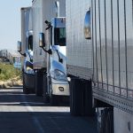 Tractocamiones hacen fila por el cruce de Santa Teresa (Nuevo México), en Ciudad Juárez, estado de Chihuahua (México). EFE/Luis Torres