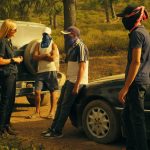 Fotograma cedido hoy por National Geographic donde aparece la periodista Mariana van Zeller mientras habla con transportistas de hachís en las montañas del Rif en el norte de Marruecos, durante un episodio de la serie documental 'Trafficked' ('Contrabandistas'). EFE/National Geographic /SOLO USO EDITORIAL /NO VENTAS /SOLO DISPONIBLE PARA ILUSTRAR LA NOTICIA QUE ACOMPAÑA /CRÉDITO OBLIGATORIO