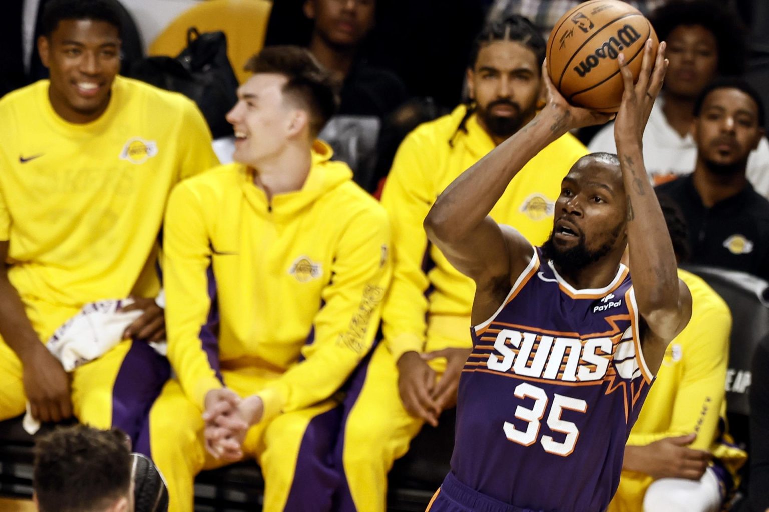 Kevin Durant de los Phoenix Suns, en una fotografía de archivo. EFE/Etienne Laurent