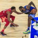 Giannis Antetokounmpo (i) y LeBron James (d), en una fotografía de archivo. EFE/EPA/Nuccio Dinuzzo