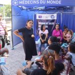 Fotografía de archivo de migrantes varados que reciben atención médica. EFE/Juan Manuel Blanco