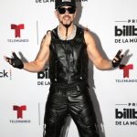 Fotografía de archivo del cantante puertorriqueño Yandel posando en la alfombra azul de los Premios Billboard de la Música Latina en el Watsco Center de Miami, Florida. EFE/Marlon Pacheco