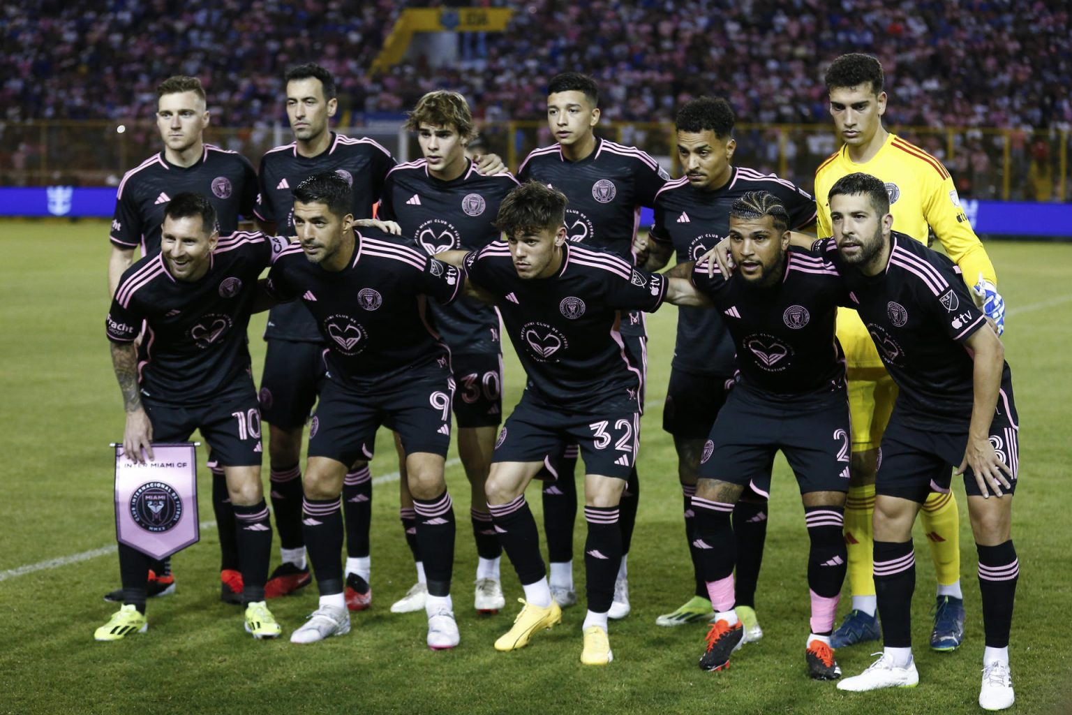 Jugadores de Inter Miami posan en un partido amistoso ante la selección de El Salvador. EFE/ Rodrigo Sura