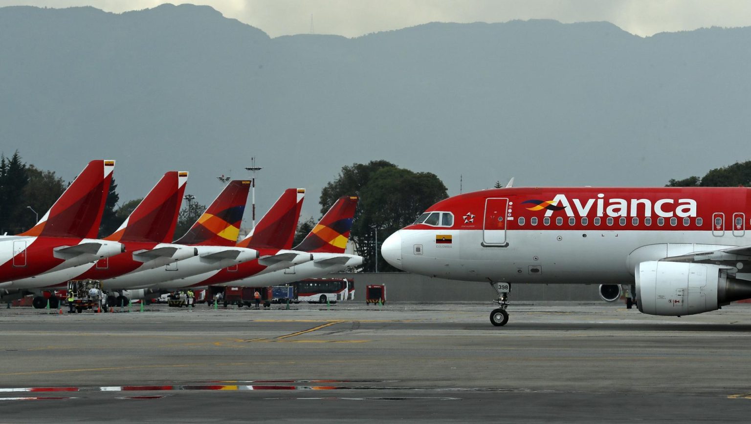 Un avión de la aerolínea Avianca. Imagen de archivo. EFE/ Mauricio Dueñas Castañeda