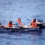 Foto de archivo de un grupo de inmigrantes cubanos llegando a las costas de Florida en un bote. EFE