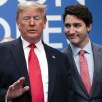 Fotografía de archivo fechada el 4 de diciembre de 2019 que muestra al exmandatario estadounidense Donald J. Trump (i) junto al primer ministro canadiense, Justin Trudeau, durante una Cumbre de la OTAN en Londres (Reino Unido). EFE/Olivier Hoslet