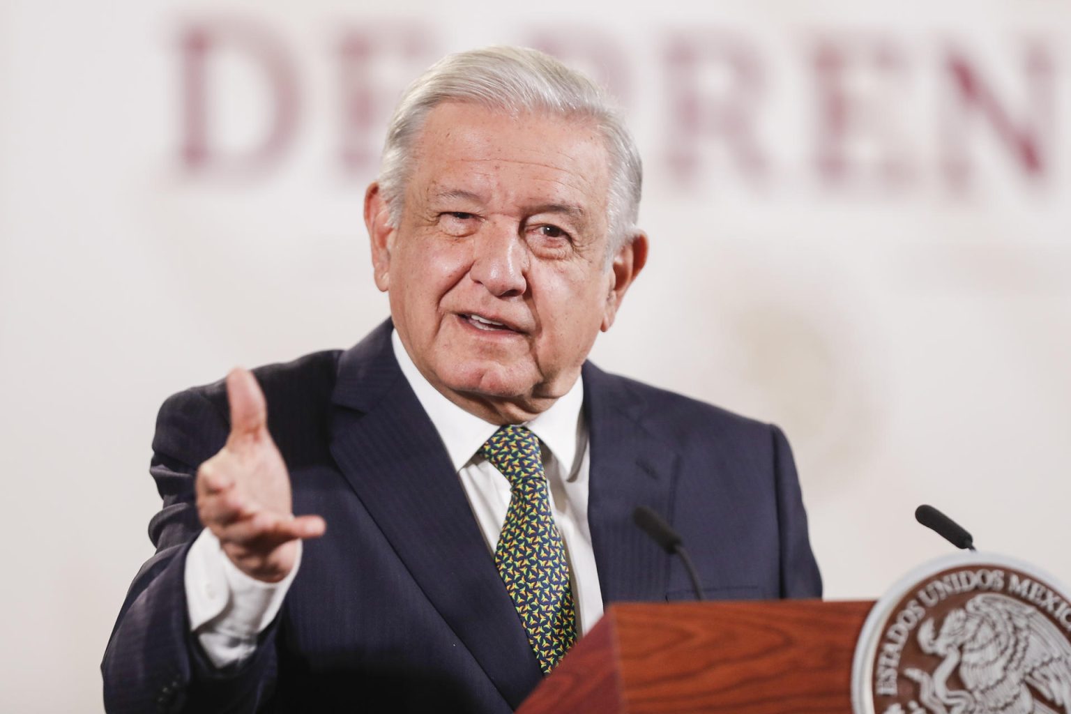 El presidente de México, Andrés Manuel López Obrador, reacciona durante su conferencia de prensa matutina hoy, en el Palacio Nacional en Ciudad de México (México). EFE/ Isaac Esquivel