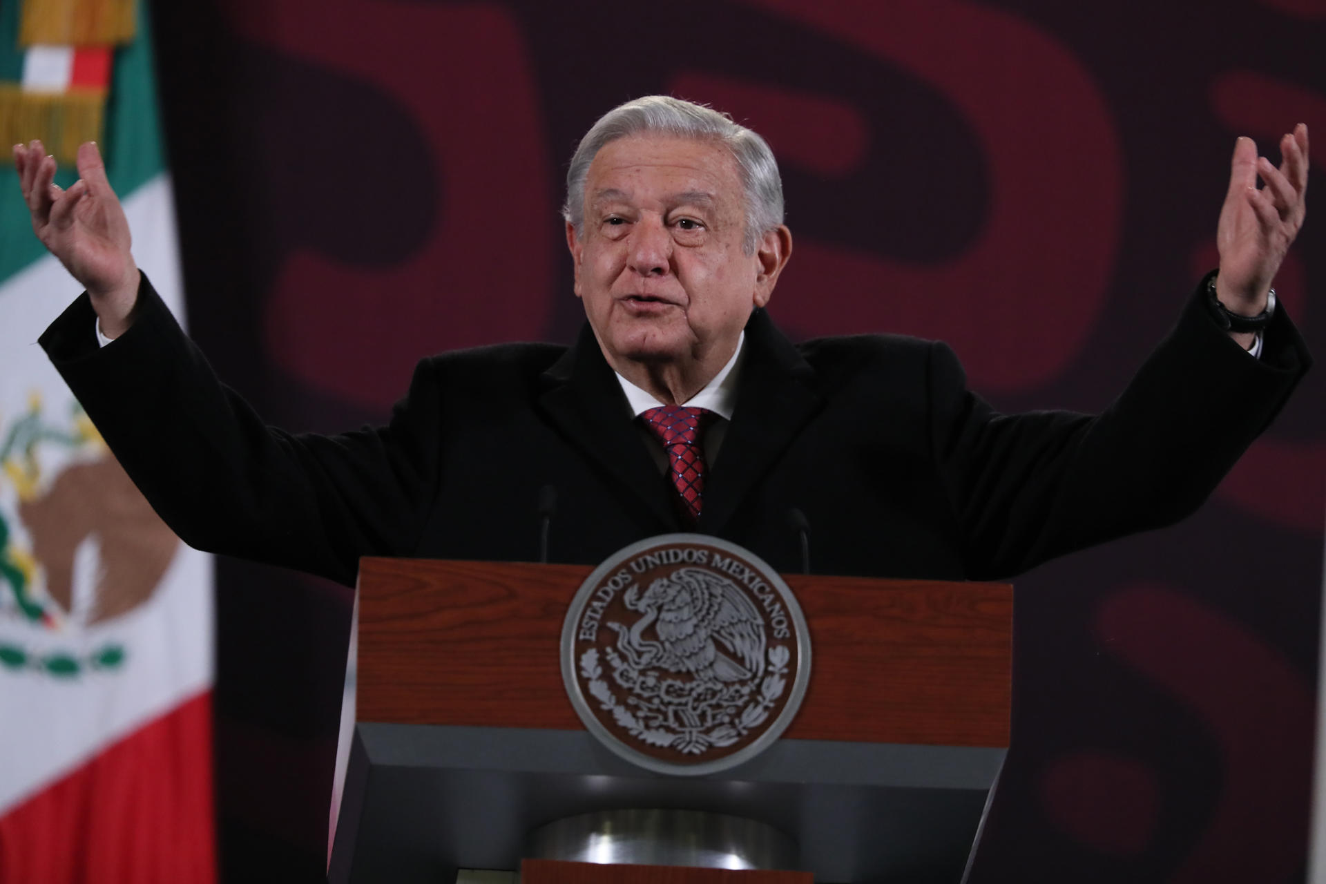 El presidente de México, Andrés Manuel López Obrador, habla durante su conferencia de prensa matutina hoy, en el Palacio Nacional en la Ciudad de México (México). EFE/ Mario Guzmán
