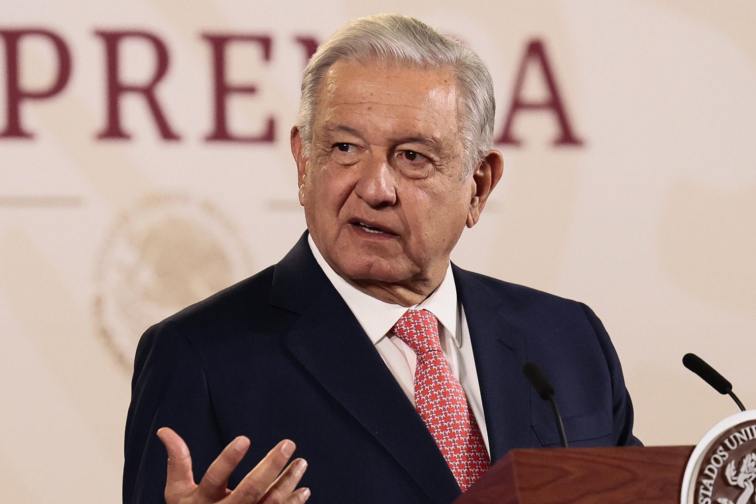 El presidente de México, Andrés Manuel López Obrador, habla durante su conferencia de prensa matutina hoy, en el Palacio Nacional de Ciudad de México (México). EFE/ José Méndez