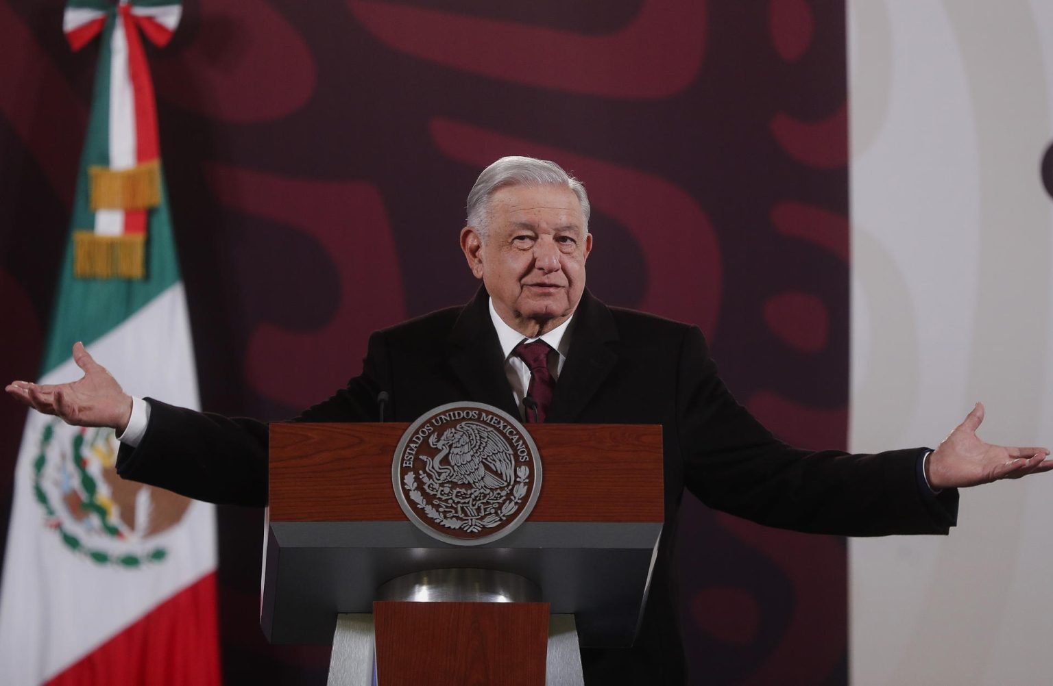 El presidente de México Andrés Manuel López Obrador, habla durante su conferencia de prensa matutina hoy, en el Palacio Nacional de la Ciudad de México (México). EFE/Isaac Esquivel