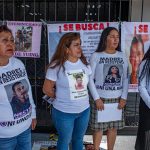 Familiares de personas desaparecidas se manifiestan hoy, en la ciudad de Tuxtla Gutiérrez (México). EFE/ Carlos López