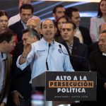 Fotografía de archivo del dirigente nacional del Partido Acción Nacional (PAN), Marko Cortés (c).EFE/Miguel Sierra