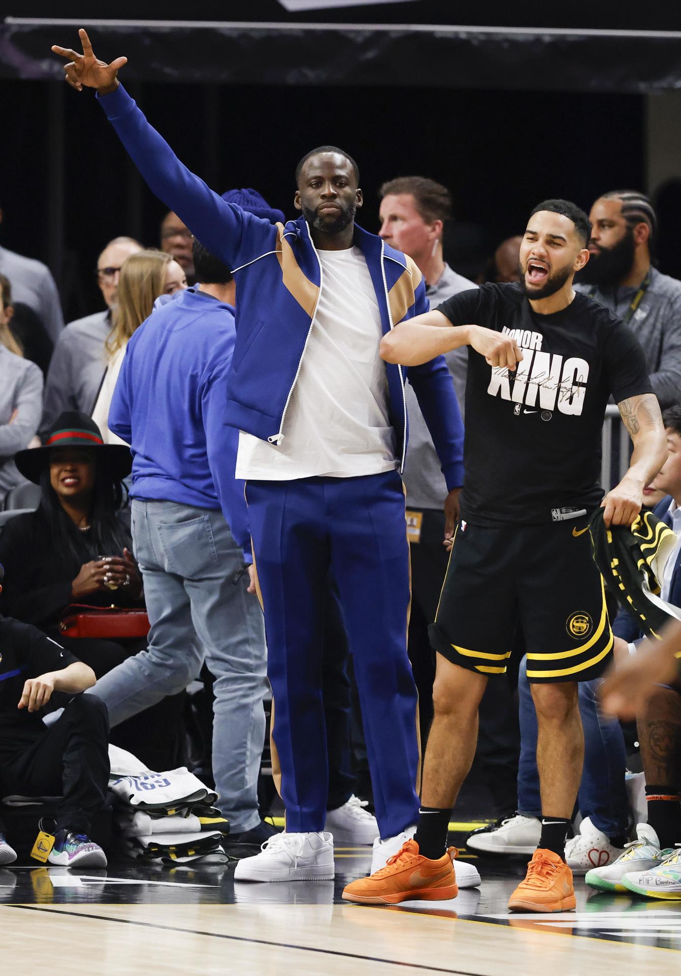 Imagen de archivo del ala pívot de los Golden State Warriors, Draymond Green, (i). EFE/EPA/JOHN G. MABANGLO