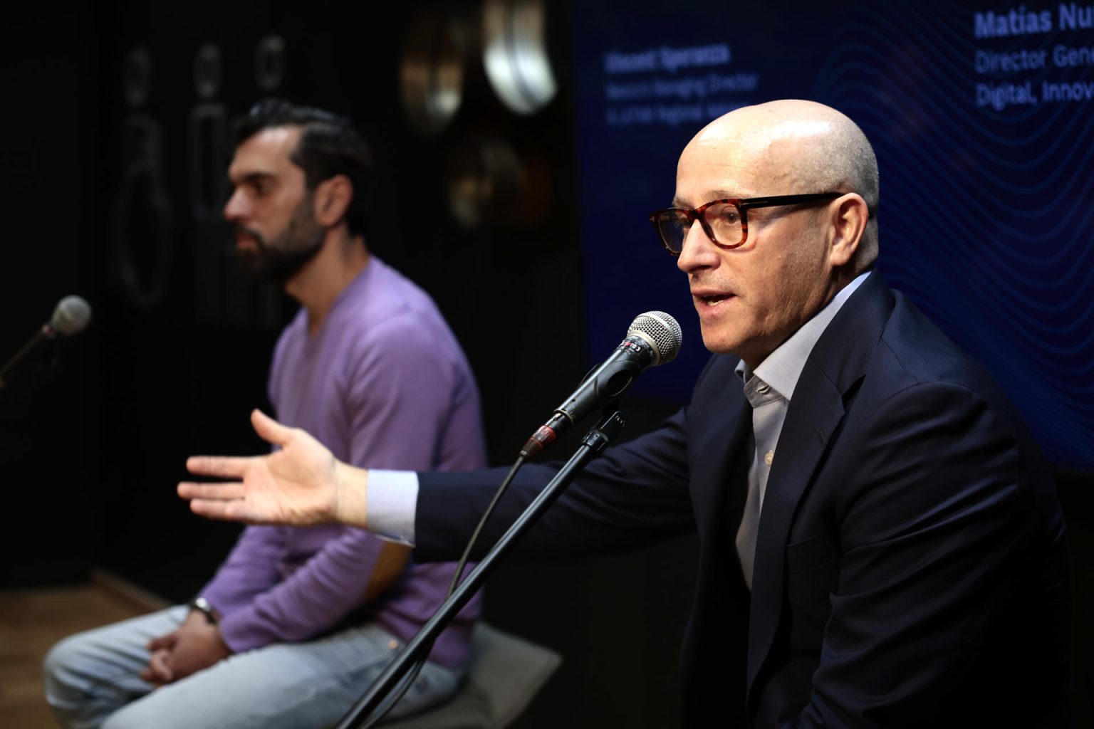 El director general adjunto de innovación de Santander en México, Matías Núñez, participa en la presentación del estudio llamado 'Megatendencias: las tecnologías que revolucionarán el 2024', realizado conjuntamente con el banco Santander, hoy, en Ciudad de México (México). EFE/ José Méndez