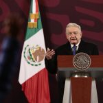 El presidente de México, Andrés Manuel López Obrador, habla durante su conferencia de prensa matutina hoy, en el Palacio Nacional en la Ciudad de México (México). EFE/José Méndez