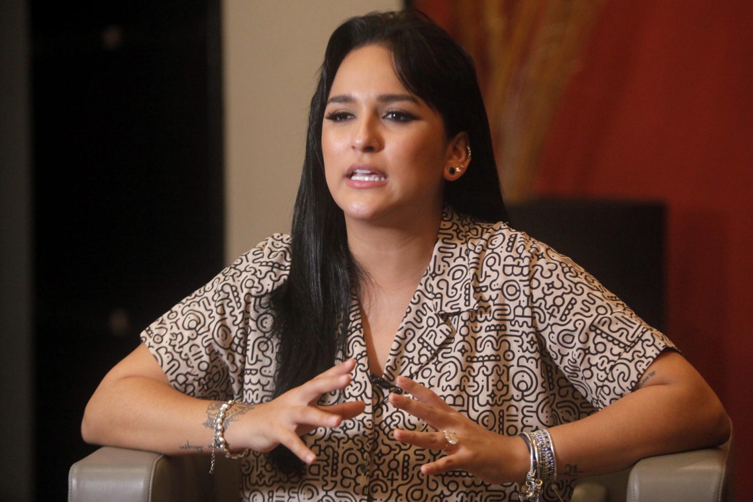 La cantante peruana de salsa Daniela Darcourt habla en entrevista con Efe en Ciudad de Panamá (Panamá). Imagen de archivo. EFE/ Carlos Lemos