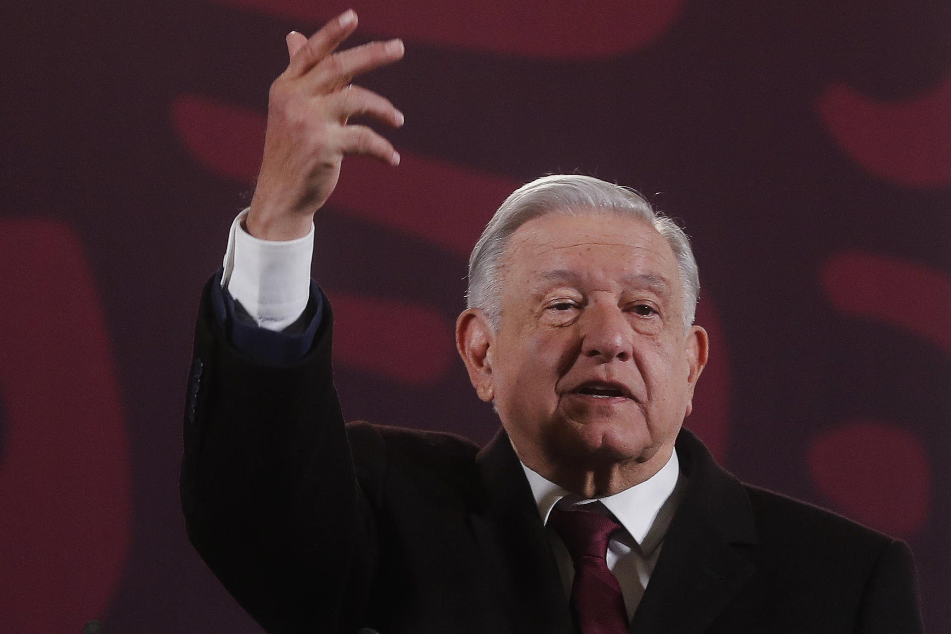 El presidente de México Andrés Manuel López Obrador, habla durante su conferencia de prensa matutina hoy, en el Palacio Nacional de la Ciudad de México (México). EFE/Isaac Esquivel
