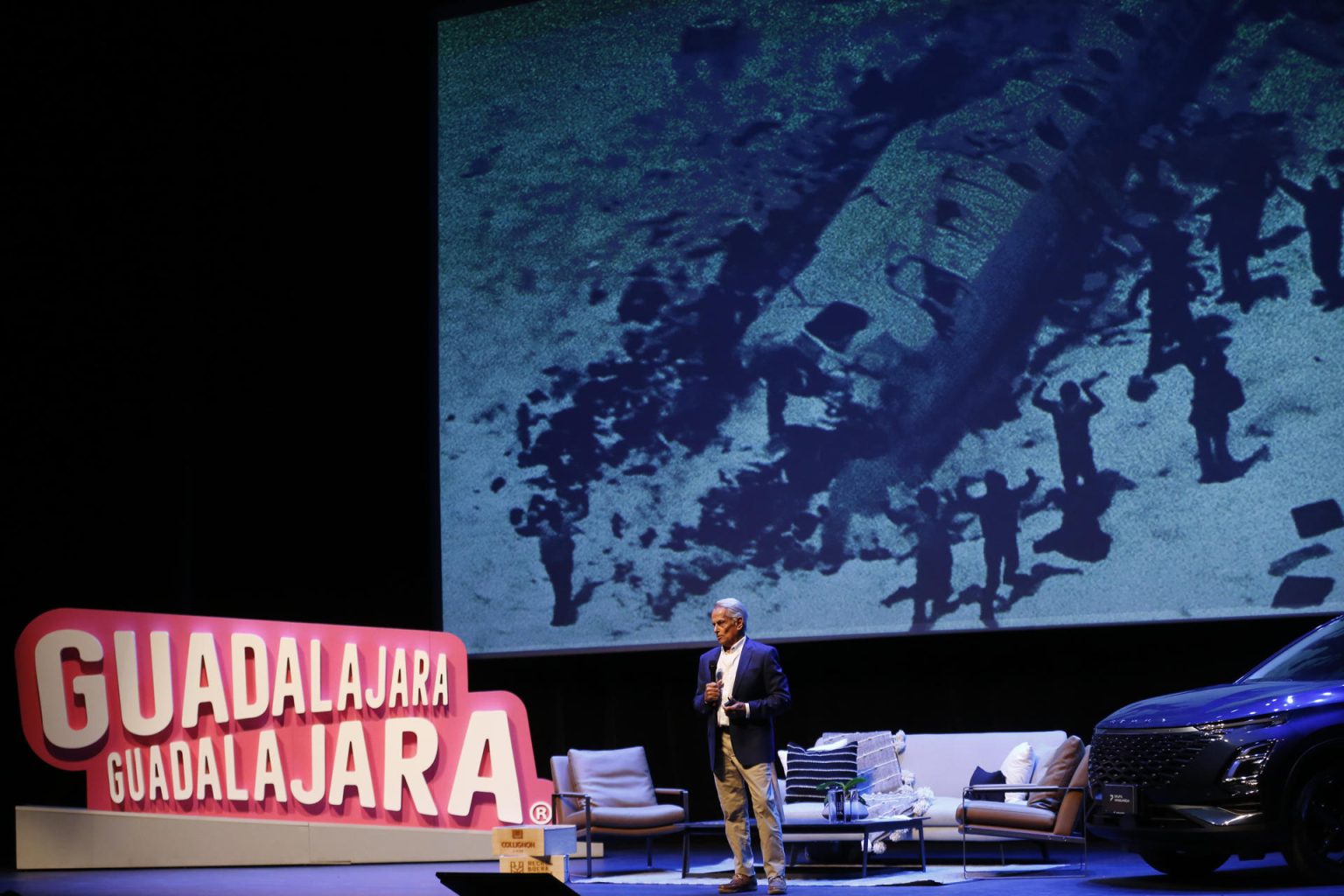 El uruguayo Eduardo Strauch, uno de los 16 sobrevivientes del accidente aéreo de Los Andes en 1972 habla durante una conferencia de prensa hoy, en la ciudad de Guadalajara, Jalisco (México). EFE/Francisco Guasco