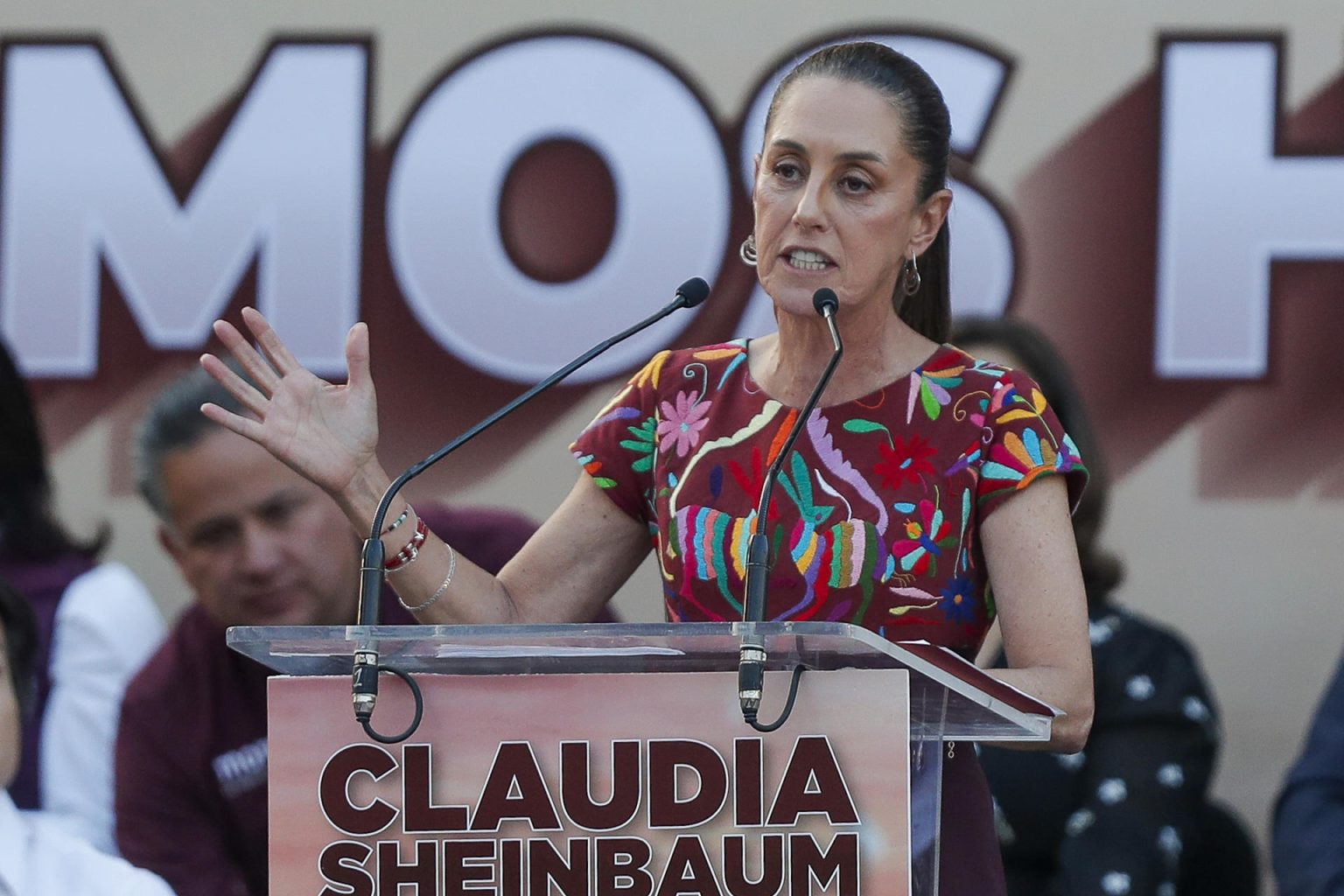 La candidata por el oficialista Movimiento de Regeneración Nacional (Morena), Claudia Sheinbaum, habla durante su cierre de precampaña en el Monumento a la Revolución en la Ciudad de México (México). Imagen de archivo. EFE/Isaac Esquivel