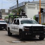 Fotografía de archivo fechada el 24 de julio de 2023 que muestra a miembros de la Guardia Nacional a bordo de dos vehículos durante un patrullaje de vigilancia por calles del municipio de Tapachula, en el estado de Chiapas (México). EFE/Juan Manuel Blanco