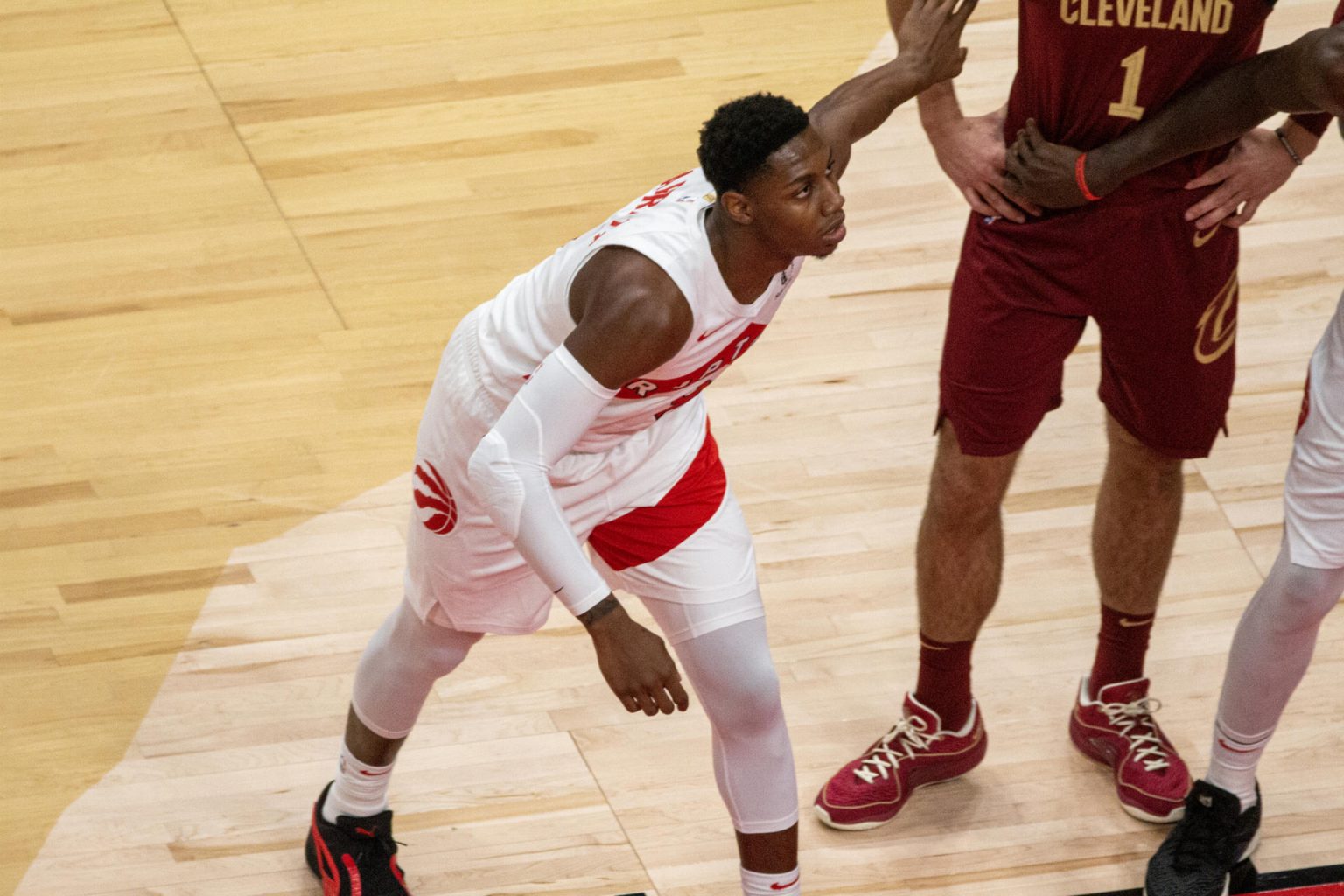 El jugador canadiense RJ Barrett en acción en su primer partido con su nuevo equipo, los Toronto Raptors en el .Scotiabank Arena en Toronto (Canadá). EFE/ Julio César Rivas