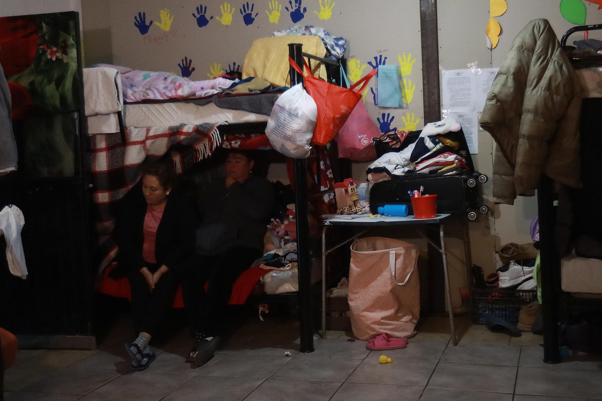 Fotografía de migrantes en el albergue 'Somos uno por Juárez', el 7 de enero de 2024, en Ciudad Juárez, Chihuahua (México). EFE/ Luis Torres
