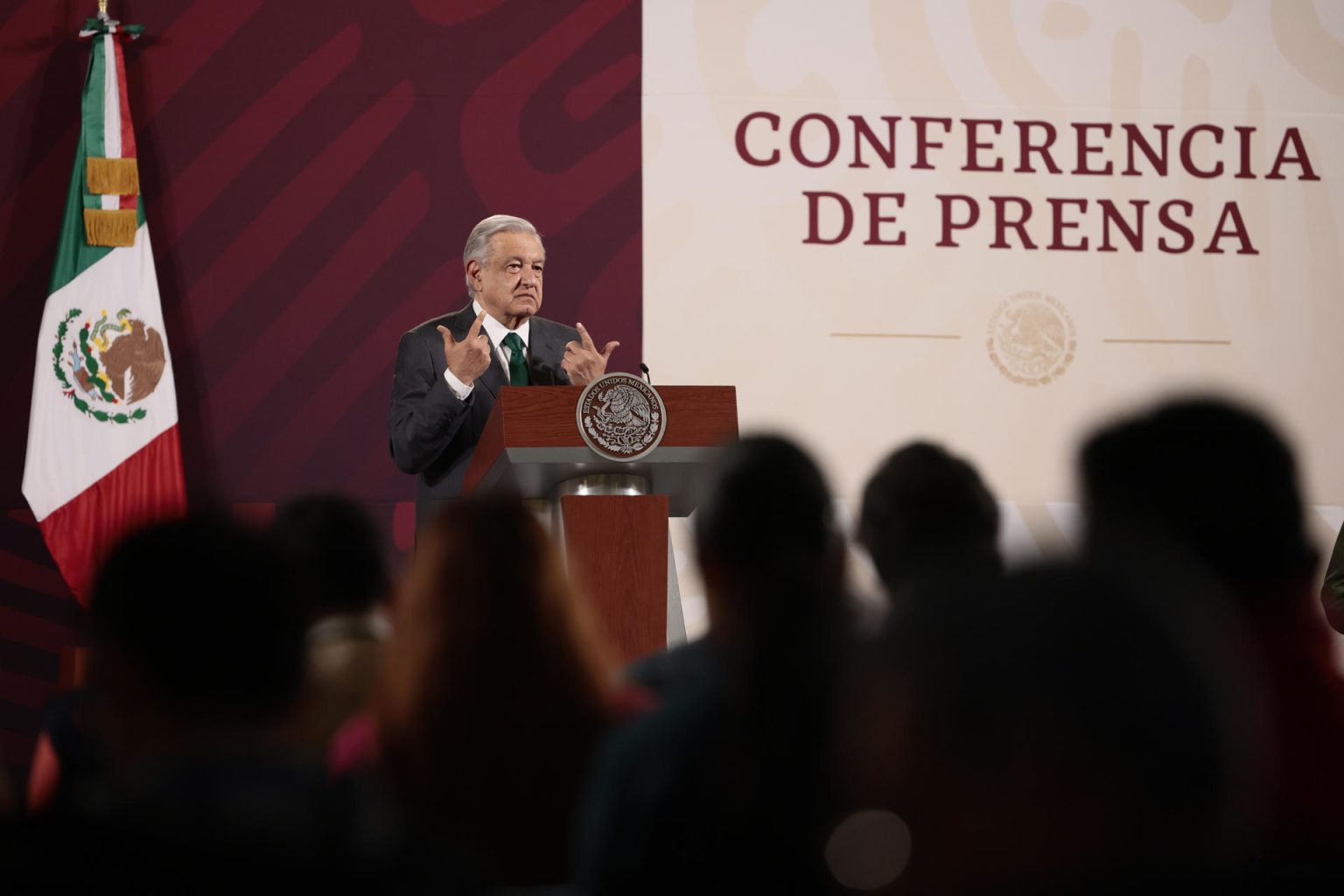 Imagen de archivo del presidente de México, Andrés Manuel López Obrador durante una rueda de prensa en el Palacio Nacional de la Ciudad de México (México). EFE/ José Méndez