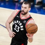 El español Marc Gasol vistiendo la camiseta de los Raptors de Toronto, en una fotografía de archivo. EFE/Justin Lane