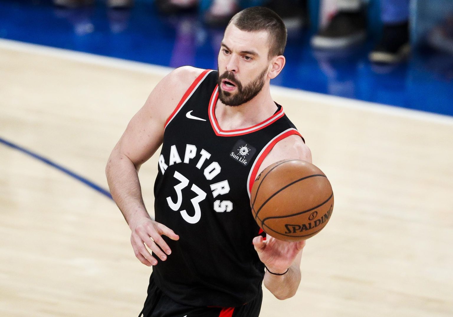 El español Marc Gasol vistiendo la camiseta de los Raptors de Toronto, en una fotografía de archivo. EFE/Justin Lane