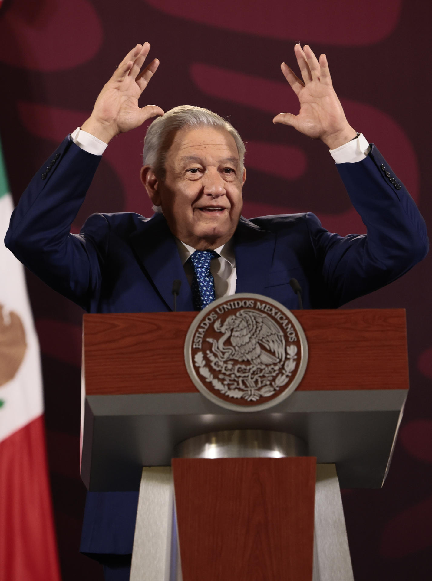 El presidente de México, Andrés Manuel López Obrador, habla hoy durante su conferencia de prensa matutina en Palacio Nacional, en Ciudad de México (México). EFE/José Méndez
