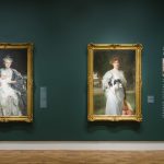 Fotografía cedida por el Museo de Arte Norton donde se muestran las obras 'Retrato de la señora Henry Phipps y su nieto Winston Guest' (i) y 'Retrato de la Sra. Frederick Guest (Amy Phipps)' (d) de John Singer Sargent, instaladas en el mueseo en Palm Beach, Florida. EFE/Norton Museum of Art /SOLO USO EDITORIAL /NO VENTAS /SOLO DISPONIBLE PARA ILUSTRAR LA NOTICIA QUE ACOMPAÑA /CRÉDITO OBLIGATORIO