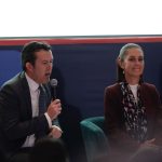 El presidente de la American Society (Amsoc) Larry Rubin (i) y la candidata presidencial del oficialismo, Claudia Sheinbaum (d) durante su reunión con empresarios estadounidenses de la American Society, hoy en Ciudad de México.(México). EFE/Sáshenka Gutiérrez