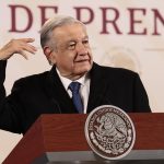 El presidente de México, Andrés Manuel López Obrador, habla durante su conferencia de prensa matutina hoy, en el Palacio Nacional en la Ciudad de México (México). EFE/ José Méndez