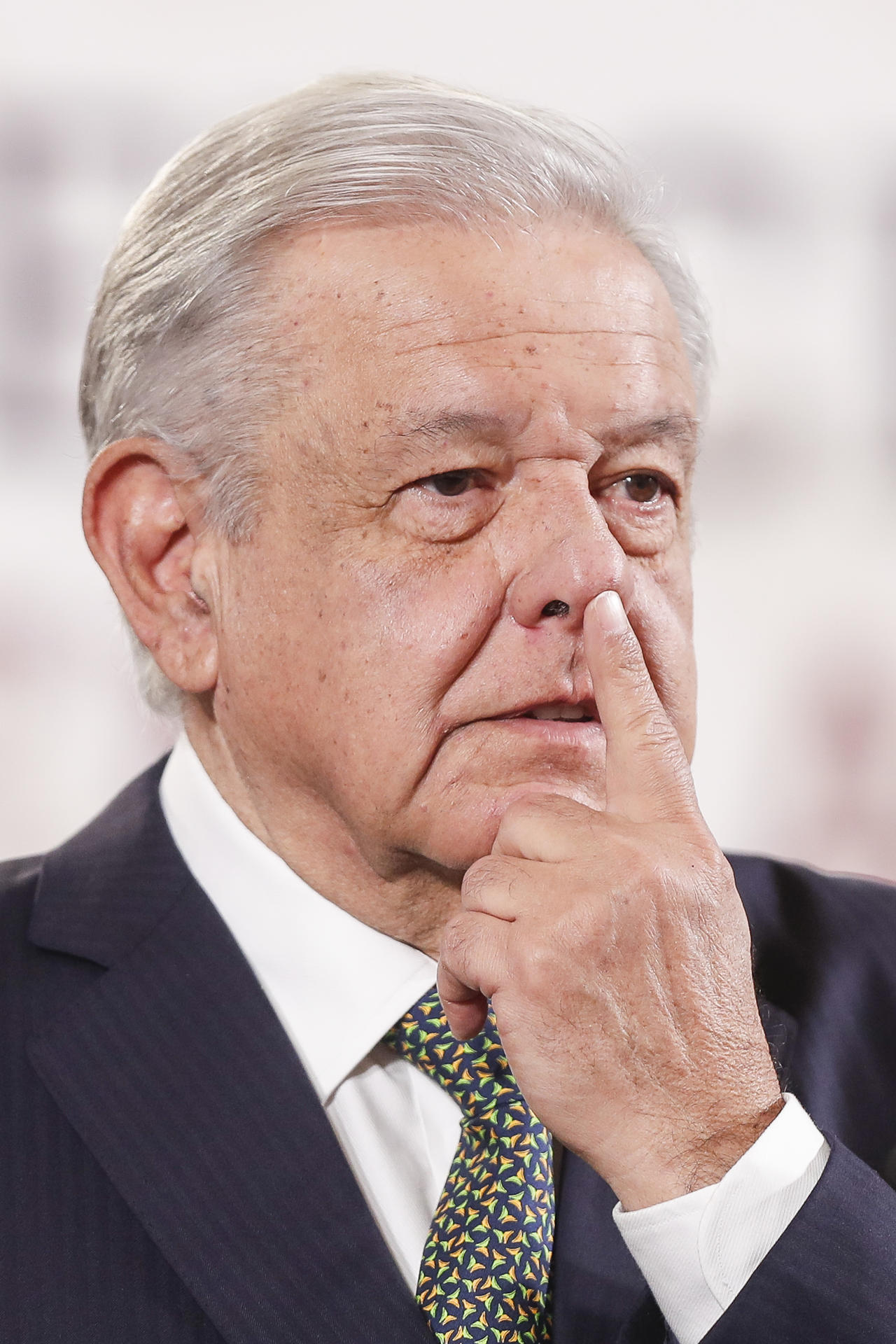 El presidente de México, Andrés Manuel López Obrador, reacciona durante su conferencia de prensa matutina hoy, en el Palacio Nacional en Ciudad de México (México). EFE/ Isaac Esquivel
