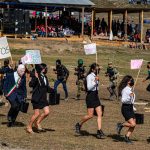 Integrantes de diferentes 'Caracoles' (Comunidades de la región), representan con obras de teatro político social, donde visualizaron la transformación social para lograr el cambio, el 31 de diciembre de 2023, en el municipio de Ocosingo en el estado de Chiapas (México). EFE/Carlos López