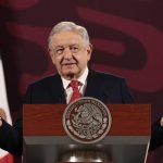 El presidente de México, Andrés Manuel López Obrador, habla durante su rueda de prensa matutina hoy, en el Palacio Nacional en la Ciudad de México (México). EFE/ José Méndez