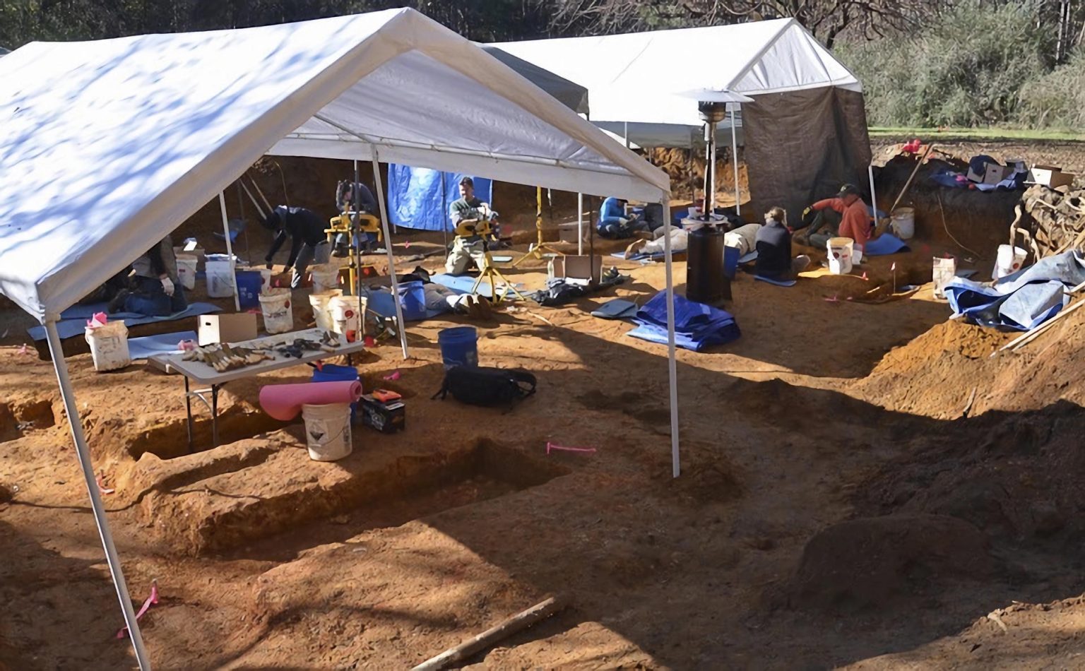 Fotografía cedida por el Departamento de Antropología de la Universidad del Sur de Florida (USF) donde se muestra el terreno donde se encontraron los restos de las víctimas del reformatorio para chicos Arthur G. Dozier, en la localidad rural de Marianna (noroeste de Florida). EFE/Katy Hennig/USF Anthropology /SOLO USO EDITORIAL/SOLO DISPONIBLE PARA ILUSTRAR LA NOTICIA QUE ACOMPAÑA (CRÉDITO OBLIGATORIO)MÁXIMA CALIDAD