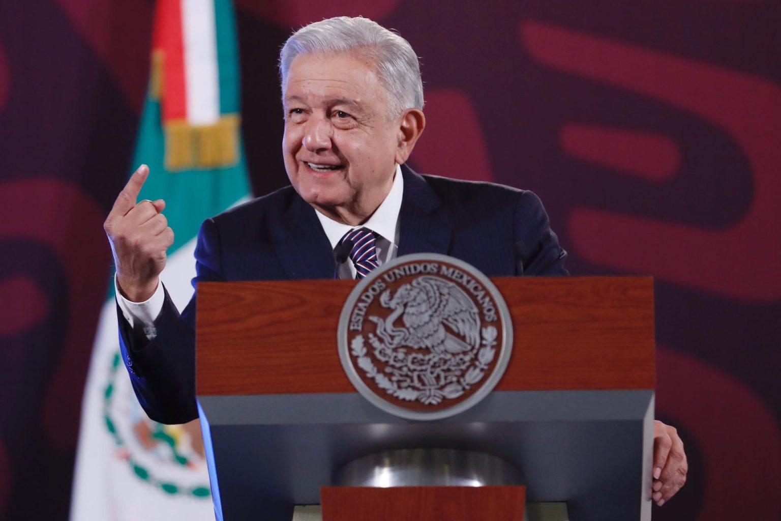 El Presidente de México, Andrés Manuel López Obrador, participa hoy durante una rueda de prensa matutina en Palacio Nacional en la Ciudad de México (México). EFE/Sáshenka Gutiérrez