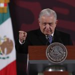 El presidente de México, Andrés Manuel López Obrador, participa este martes, durante una rueda de prensa matutina en Palacio Nacional de la Ciudad de México (México). EFE/ Mario Guzmán